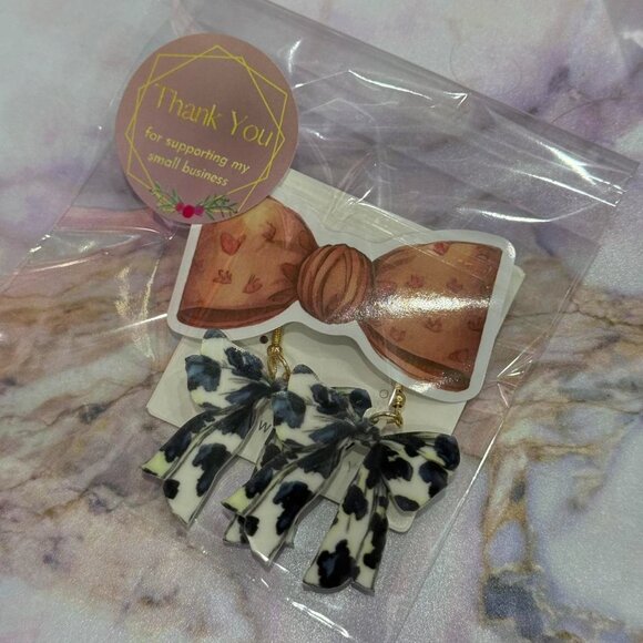 Black & white cow print bow Coquette Style Trendy Earrings - Picture 4 of 4
